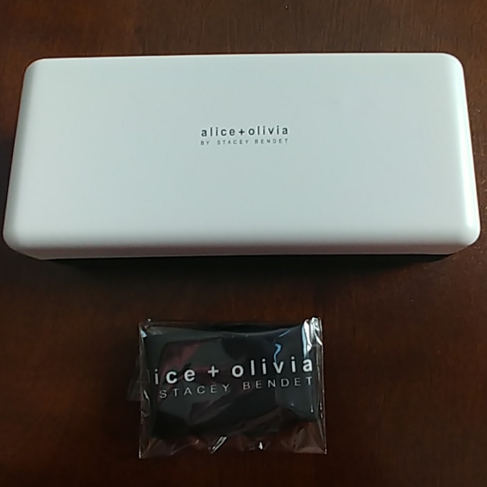 New alice + olivia sunglass case